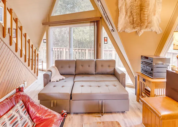 'Star House' Unique Home W/ 360 Mountain Views!