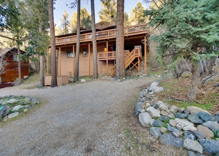 Peaceful & Idyllic Forest Cabin W/ Pool Table